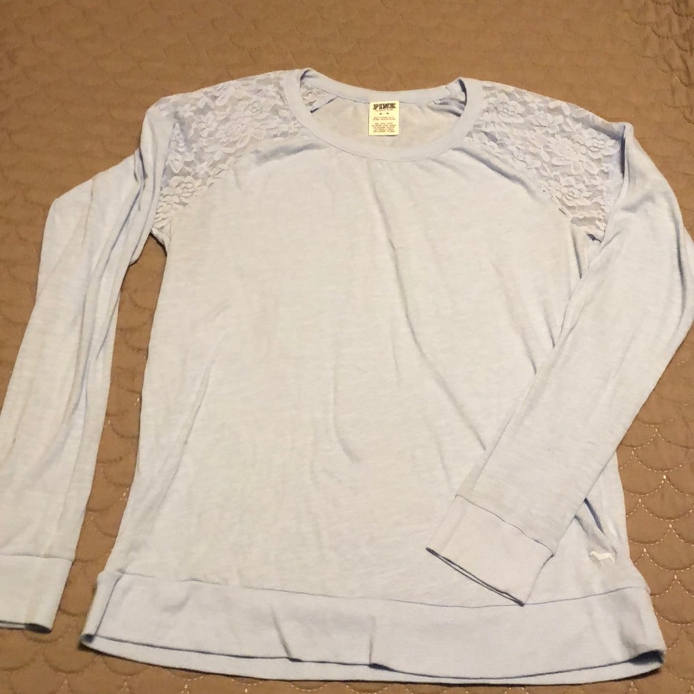 💟PINK long sleeve t-shirt. Lace shoulders.